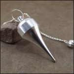 Pendule métal pointe