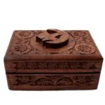 Coffret en bois sculpté