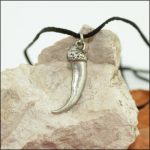 Pendentif griffe de loup en étain