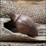 Petit pendule en bois de noyer