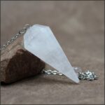 Pendule cristal de roche facetté