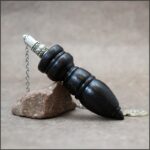 Pendule divinatoire en bois d'ébène