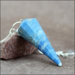 Pendule facetté en lapis lazuli