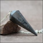 Pendule facetté en pyrite