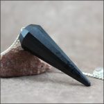 Pendule facetté en Tourmaline noire