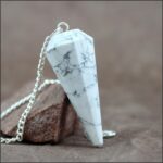 Pendule facetté howlite blanche