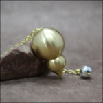 Pendule Indira Laiton doré