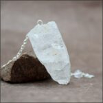 Pendule pointe de cristal de roche brut