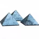 Petite pyramide en hématite