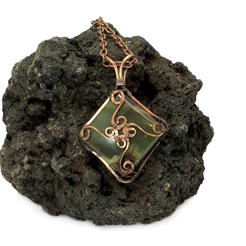 pendentif labradorite et fil de cuivre