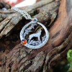 Pendentif loup et ambre