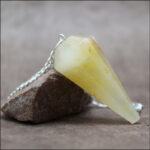 Pendule facetté en Aventurine jaune