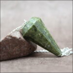 Pendule facetté jaspe vert