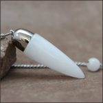 Pendule cone en jade blanc
