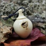 Pendule artisanal en bois de houx