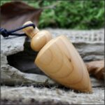 Pendule artisanal en if