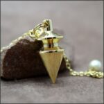 Pendule triak métal doré