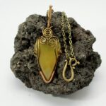 Pendentif cuivre et calcedoine jaune