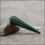 Pendule facetté en pierre de sang