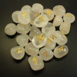 Set 25 runes en cristal de roche