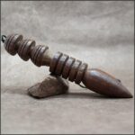 Long pendule en bois