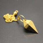 Pendule pyramide déclassé