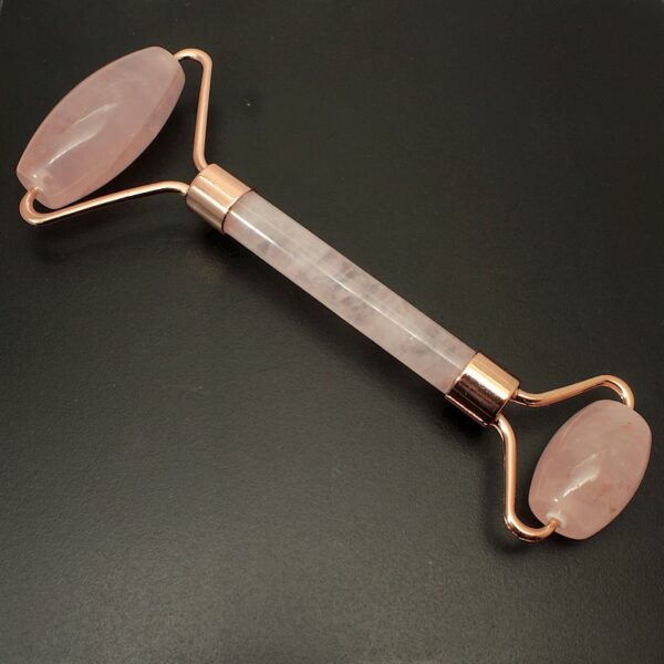 rouleau massage quartz rose