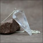 Pendule cristal de roche facetté