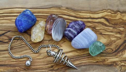 Comment et pourquoi purifier vos pendules divinatoires