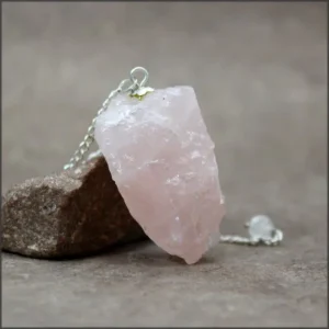 pendule divinatoire de quartz brut naturel