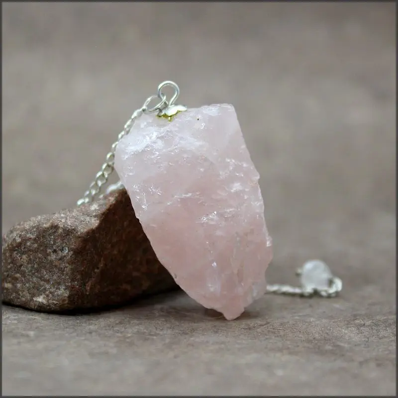 pendule divinatoire de quartz brut naturel